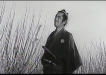 Toshirô Mifune nella parte di Sanjuro, samurai vagabondo e senza nome in La sfida del samurai